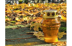 Sprzątanie pomnik&oacute;w - udział w akcji ''Pamiętamy''