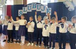 Ślubowanie i pasowanie na uczni&oacute;w 